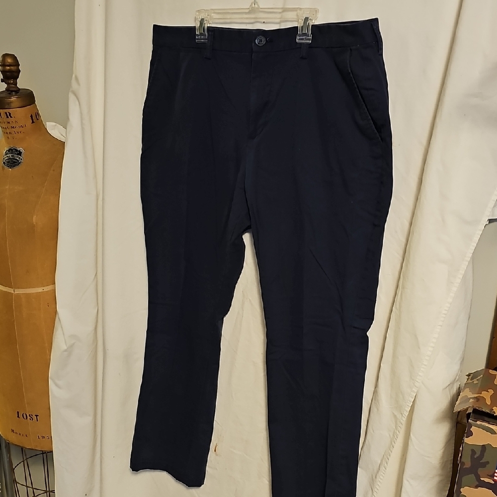 Men's Old Navy Ultimate Straight Non Iron Built in Flex Pants. Size 38W x 30L